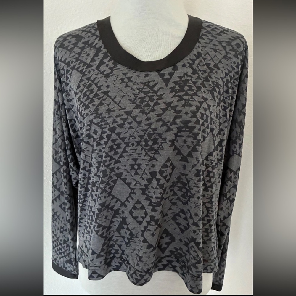 CUT 25 Womens Gray Black Leather Contrasting Neck & Cuffs Blouse Top Shirt Sz M